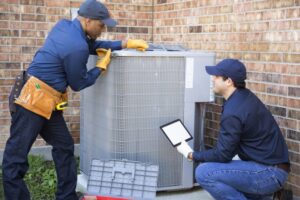 techs-working-on-hvac
